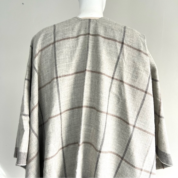 EILEEN FISHER Gray 100% Alpaca Plaid Checkered Fringed Shawl Wrap Cape Poncho - Picture 6 of 13